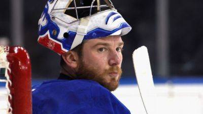 Rangers' Quick becomes 1st U.S. goaltender to win 400 games - ESPN