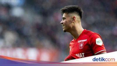 Mees Hilgers - Europa Di-Liga - Mees Hilgers Main Lagi, Bantu FC Twente Curi Poin di Laga Tandang - sport.detik.com - Indonesia