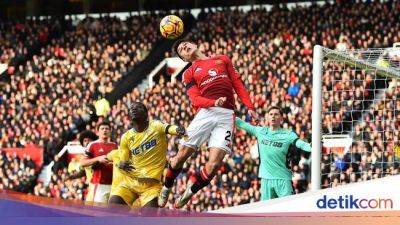 Maju Mundur Setan Merah, Standarnya Dipertanyakan!