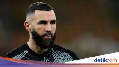 Penampakan Karim Benzema Pakai Jersey Arsenal