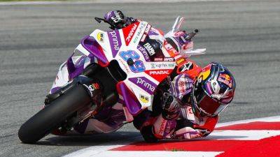 MotoGP champ Jorge Martin breaks hand, foot in preseason crash - ESPN