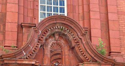 Library with 'a tree growing out of the front’ to be repaired - manchestereveningnews.co.uk - Usa - county Arthur - county Price