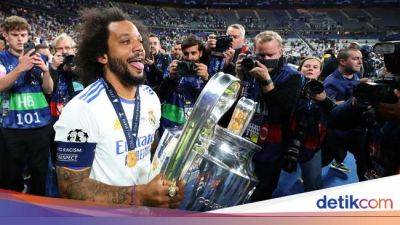 Eks Bek Real Madrid Marcelo Gantung Sepatu - sport.detik.com