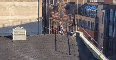Woman seen walking along roof of Opera House theatre in Manchester - manchestereveningnews.co.uk