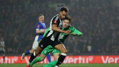 Callum Wilson - Joe Willock - Nick Pope - Ethan Laird - Newcastle beat Birmingham 3-2 in FA Cup after early scare - channelnewsasia.com - Britain