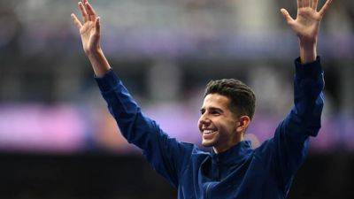 American Fisher smashes 3,000m indoor world record