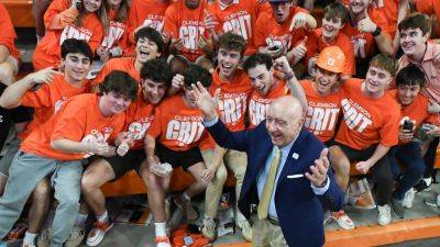 Fans at Clemson shower Dick Vitale with love in return - ESPN