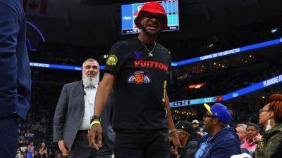 Grizzlies star Ja Morant's father ejected for berating refs - ESPN