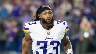 Sam Darnold - Aaron Jones - Kevin Oconnell - Bay - Ross D.Franklin - Vikings bring back Aaron Jones after successful first season in Minnesota - foxnews.com - state Arizona - state Minnesota