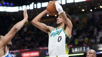 Tyrese Haliburton converts 4-point play to stun Bucks in win - ESPN