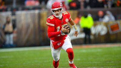 Source - Mahomes, Jones restructures give Chiefs cap room - ESPN