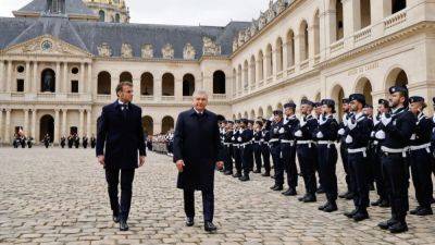 Emmanuel Macron - Emmanuel Macron welcomes Shavkat Mirziyoyev for state visit to boost Franco-Uzbek relations - euronews.com - France - Uzbekistan
