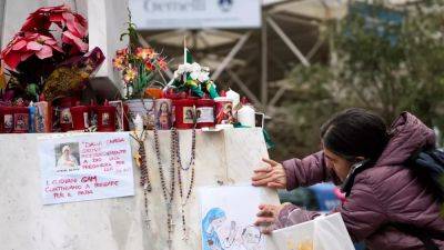 Dozens of children pray for Pope Francis' recovery as he remains in hospital - euronews.com - Vatican - county Marathon