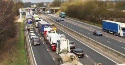 M6 LIVE as all traffic stopped with long delays after car overturns - manchestereveningnews.co.uk