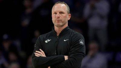 Indiana names West Virginia's Darian DeVries as new head coach - ESPN