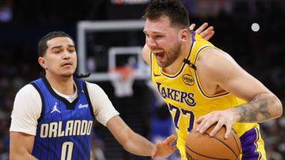 Reeling Lakers fall to 3-7 in last 10 with loss to Magic - ESPN