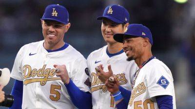Dodgers get glittering World Series rings in pregame ceremony - ESPN