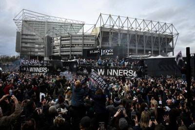 150,000 Newcastle fans line streets to celebrate end to trophy drought