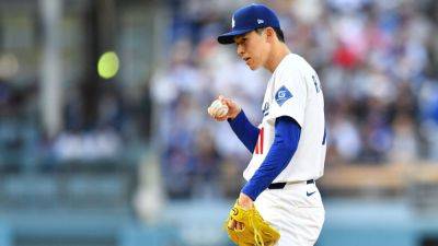 Roki Sasaki pulled from Dodger Stadium debut in 2nd inning - ESPN