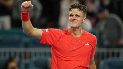 Jakub Menšík - Jakub Mensik, 19, shocks Novak Djokovic with Miami Open upset - ESPN - espn.com - Serbia - Czech Republic - county Miami - county Garden