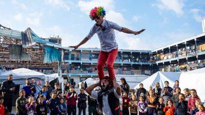 Watch: The circus team spreading Ramadan joy in Gaza