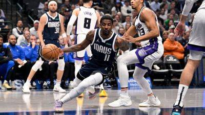 Anthony Davis - Luka Doncic - Caleb Martin - Kyrie Irving helped off after suffering left knee sprain - ESPN - espn.com - Los Angeles - county Dallas - county Maverick - county Kings