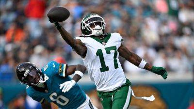 Source - Jets continue overhaul, releasing WR Davante Adams - ESPN