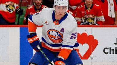 Avalanche land Brock Nelson from Islanders as deadline nears - ESPN