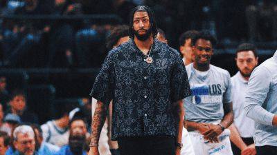 Anthony Davis is 'improving daily,' but Mavs still have no timetable for his return