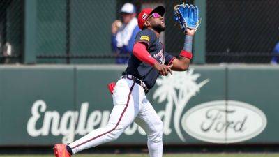 Braves' Jurickson Profar leaves game with jammed left wrist - ESPN
