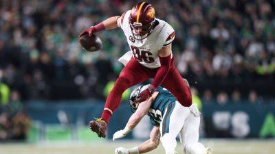 Tight end Zach Ertz re-signing with Commanders, source says - ESPN