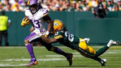 Sources - Vikings re-signing RB Aaron Jones to 2-year, $20M deal - ESPN