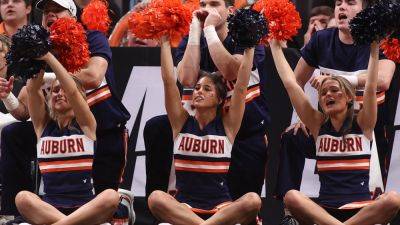 Auburn cheerleaders send college basketball fans swooning