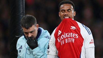 Arsenal defender Gabriel forced off with injury, Areta 'worried' - ESPN