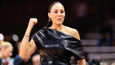 Coach Adia Barnes Drops A Nuke On Arizona WBB Program After Accepting Job At SMU - foxnews.com - state Arizona