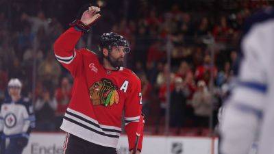 Blackhawks' Pat Maroon plays final game before retirement - ESPN