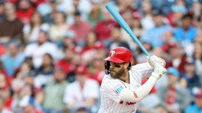 Phillies' Bryce Harper uses blue bat for clever gender reveal - ESPN
