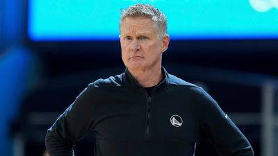 Steve Kerr - Trump - Godofredo A.Vásquez - Steve Kerr dons Harvard shirt in response to Trump's federal funding freeze: 'Stand up to the bully' - foxnews.com - San Francisco