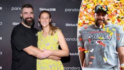 Jason Kelce - Jason and Kylie Kelce introduce Travis to niece in heartwarming moment - foxnews.com - Usa - county Cleveland - county Cavalier