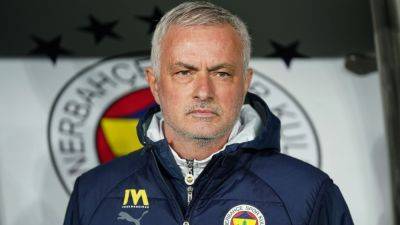 Jose Mourinho grabs Galatasaray coach's nose after Turkish Cup defeat - ESPN