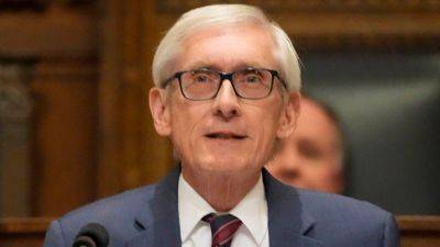 Wisconsin gov faces ridicule for showcasing football skills before NFL Draft