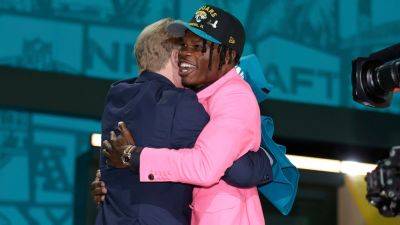 Roger Goodell - Jeff Roberson - Full 1st round NFL Draft results from a wild night - foxnews.com - New York - county Brown - county Cleveland - state Wisconsin - county Green - state Colorado - county Bay