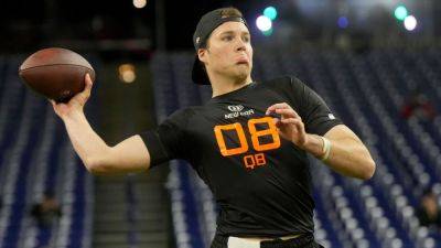 Colts select quarterback Riley Leonard in 6th round of the NFL draft - ESPN
