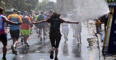 Thousands cross finish line of London Marathon as temperatures hit 22.2C