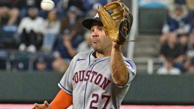 Now in left field, Altuve asks out of Astros' leadoff spot - ESPN