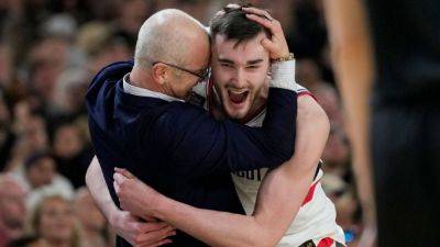 Two-time champ Alex Karaban back to UConn for senior season - ESPN