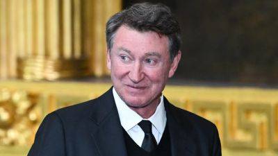 Wayne Gretzky reacts to Alex Ovechkin tying his NHL goals record: 'That's OK'