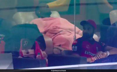 Watch: Jofra Archer Sleeps In Dressing Room, Wakes Up To Rattle Punjab Kings Batting Unit