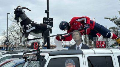 Capitals fan follows Ovechkin's goal record chase in countdown-themed car - ESPN