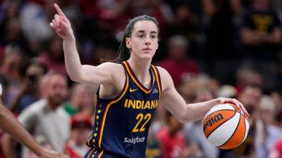 Caitlin Clark favorite for MVP, Paige Bueckers rookie of year - ESPN